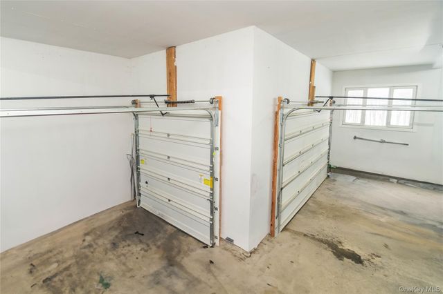 4 Lewis Lane, Bloomingburg, NY 12721