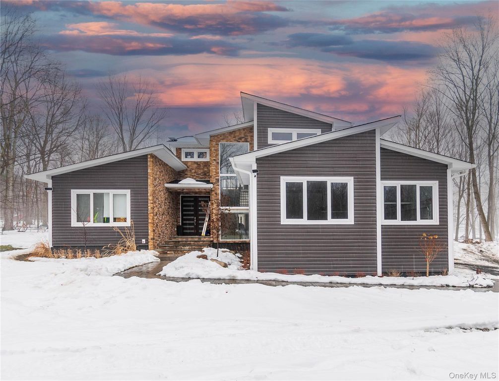 4 Lewis Lane, Bloomingburg, NY 12721