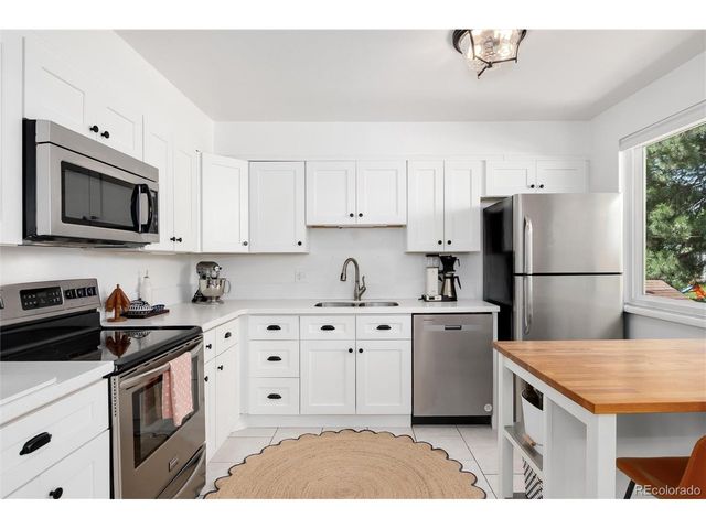 7175 S Penrose Ct, Centennial, CO 80122