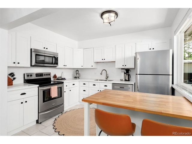 7175 S Penrose Ct, Centennial, CO 80122