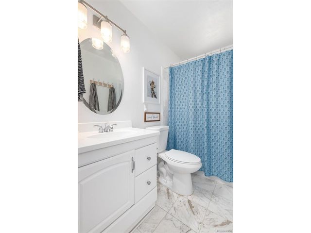 7175 S Penrose Ct, Centennial, CO 80122