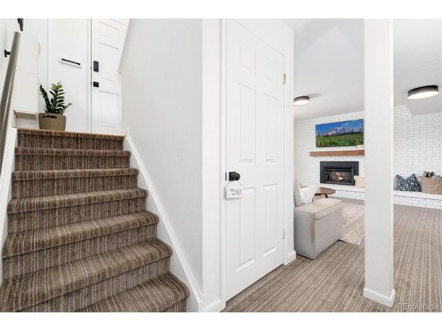 7175 S Penrose Ct, Centennial, CO 80122