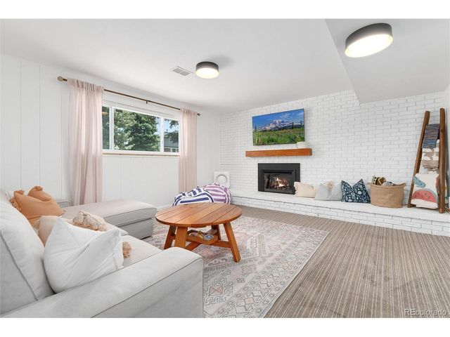 7175 S Penrose Ct, Centennial, CO 80122