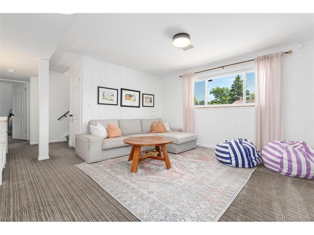 7175 S Penrose Ct, Centennial, CO 80122