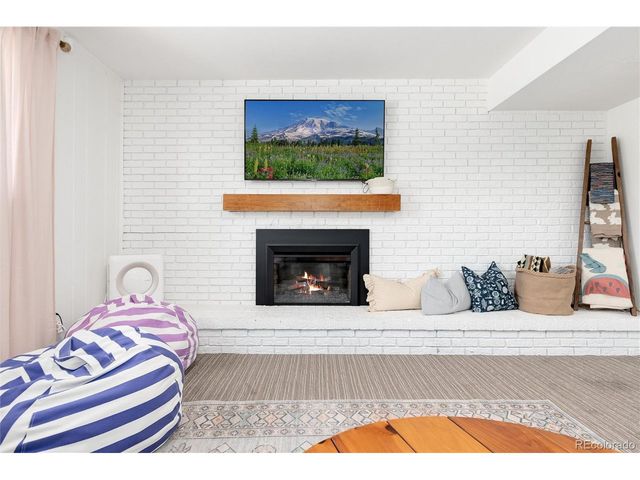 7175 S Penrose Ct, Centennial, CO 80122