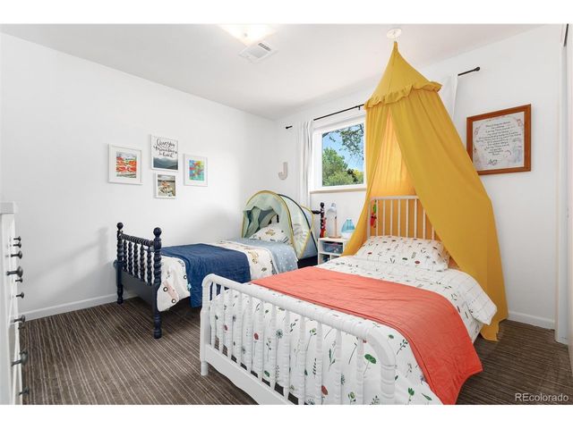 7175 S Penrose Ct, Centennial, CO 80122