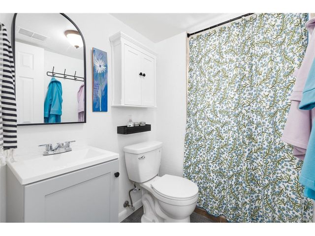 7175 S Penrose Ct, Centennial, CO 80122
