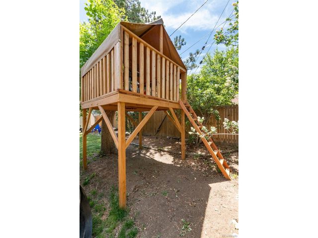 7175 S Penrose Ct, Centennial, CO 80122