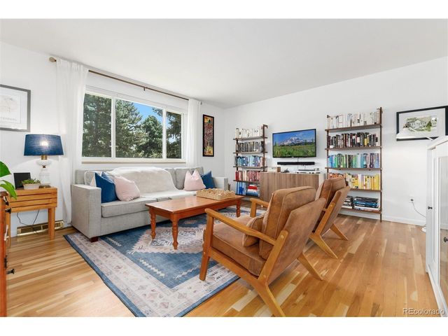 7175 S Penrose Ct, Centennial, CO 80122