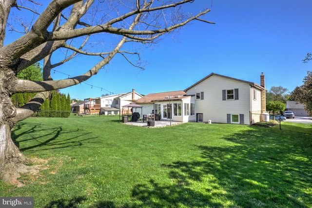 916 DAWN AVE, Ephrata, PA 17522