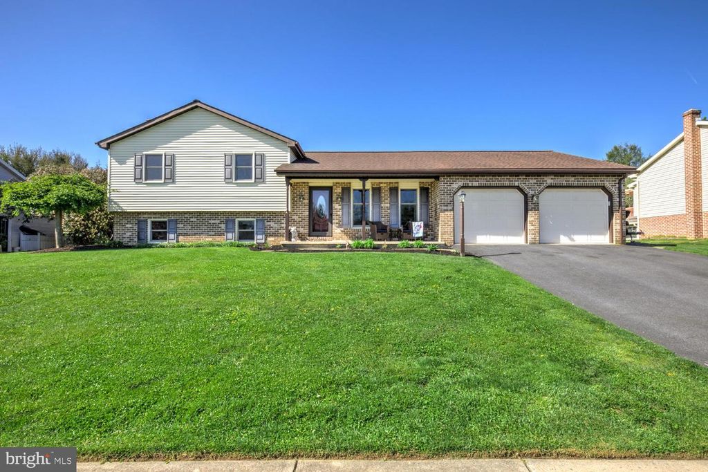 916 DAWN AVE, Ephrata, PA 17522