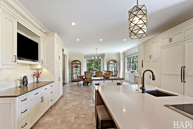 18 Enclave Court, South Barrington, IL 60010