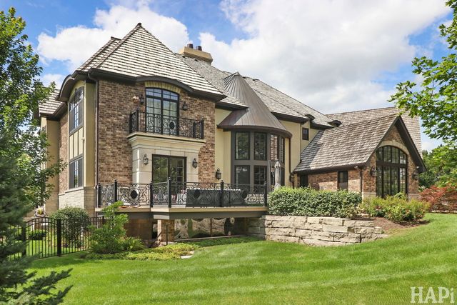 18 Enclave Court, South Barrington, IL 60010