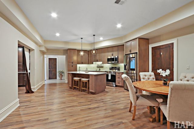 18 Enclave Court, South Barrington, IL 60010