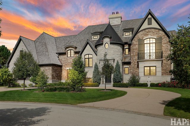 18 Enclave Court, South Barrington, IL 60010