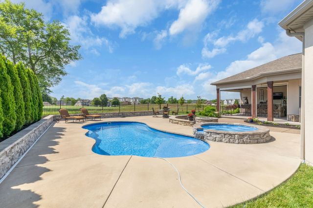 1041 Albatross Way, Gallatin, TN 37066