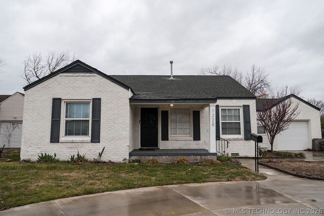 1228 S Yale Avenue, Tulsa, OK 74112