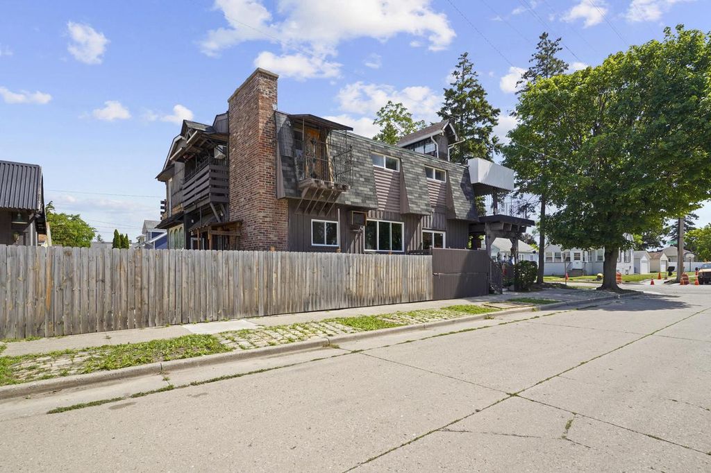7324 31st AVENUE, Kenosha, WI 53142