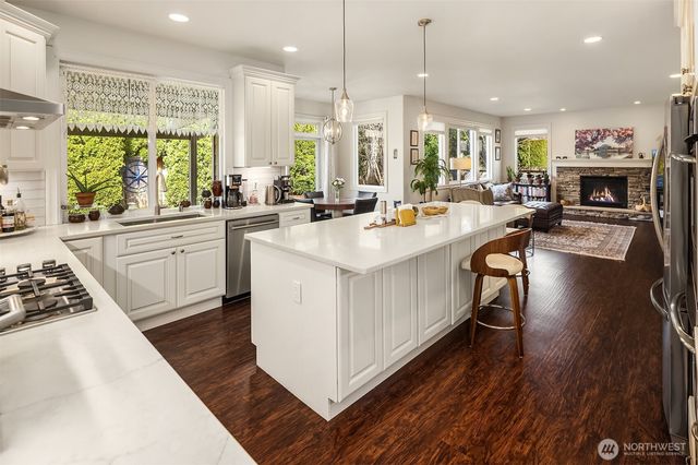 27520 SE 28th Court, Sammamish, WA 98075