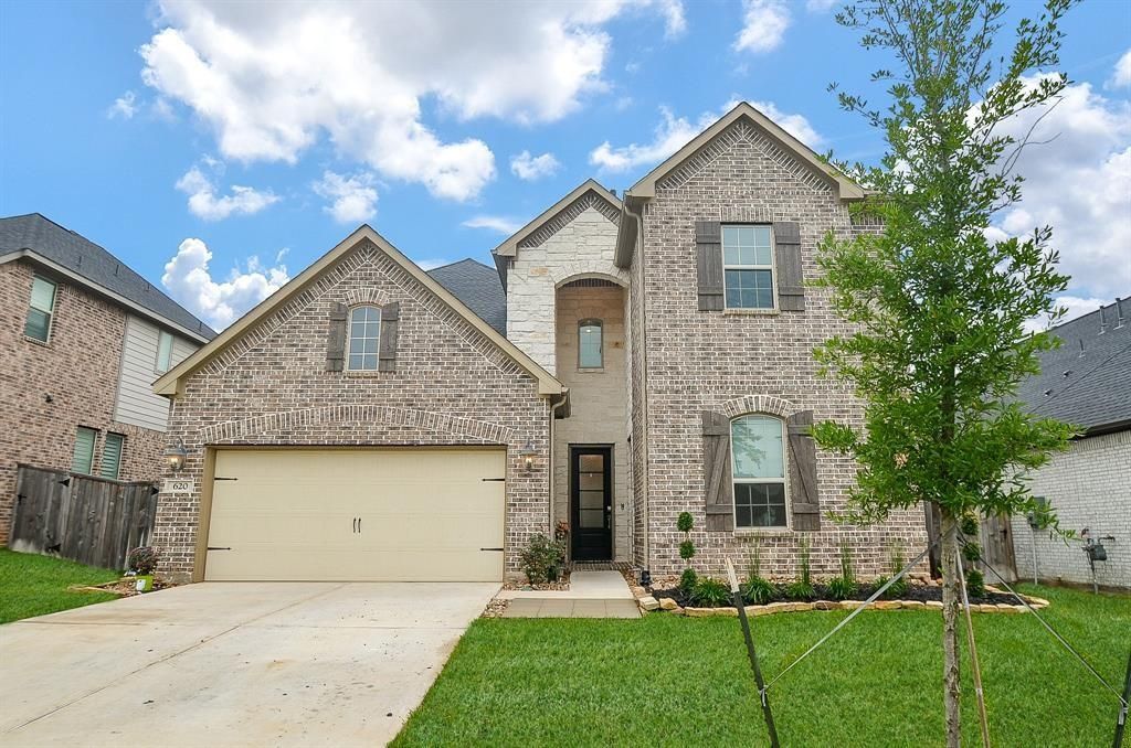 620 Cypress Bay Lane, Pinehurst, TX 77362