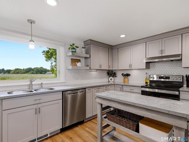 65 Knollwood Drive, Old Saybrook, CT 06475