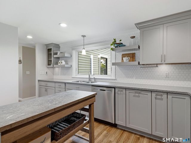 65 Knollwood Drive, Old Saybrook, CT 06475