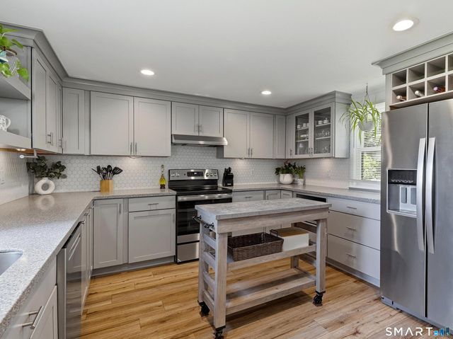 65 Knollwood Drive, Old Saybrook, CT 06475