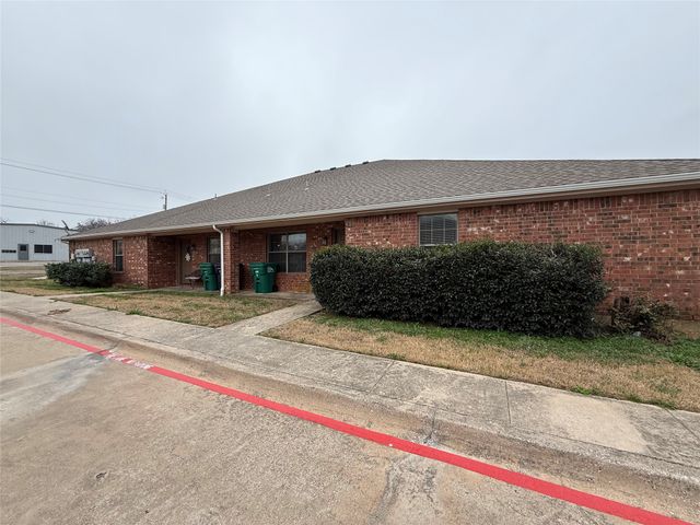 2331 N Elm Street 2, Denton, TX 76201