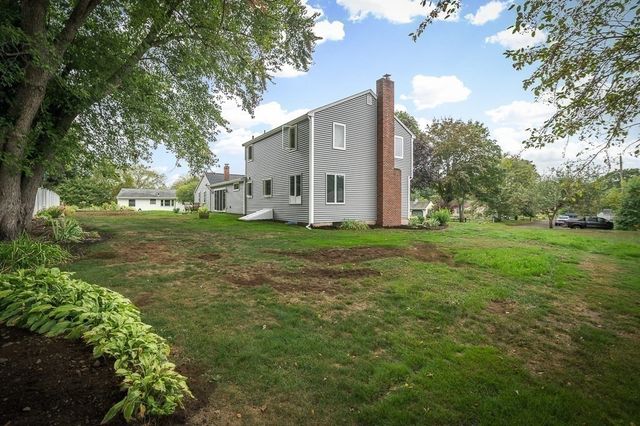 60 Lakemans Ln, Ipswich, MA 01938