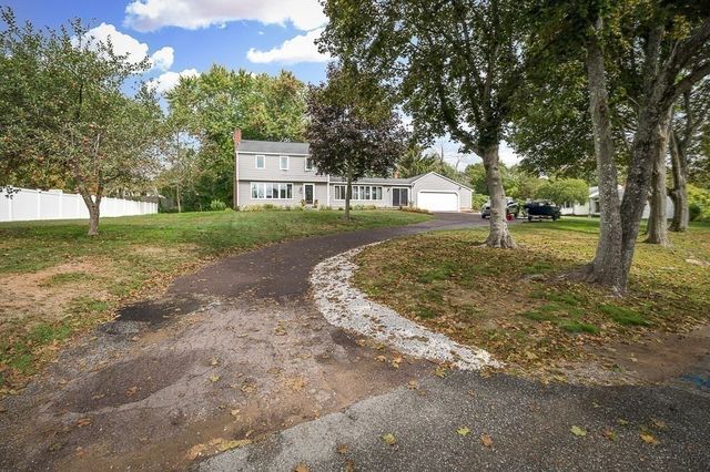 60 Lakemans Ln, Ipswich, MA 01938