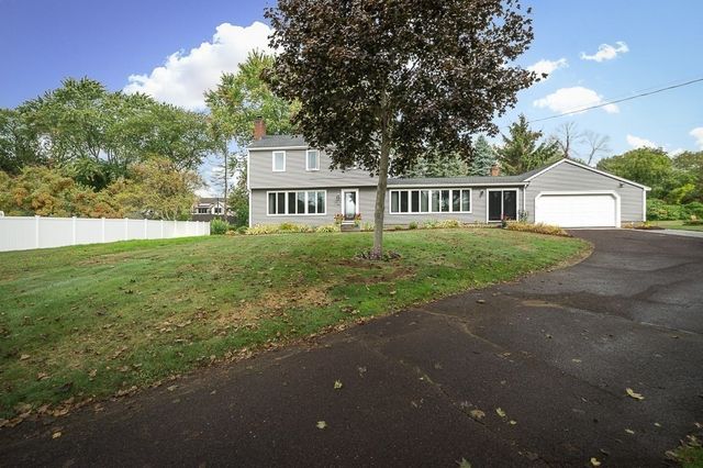 60 Lakemans Ln, Ipswich, MA 01938