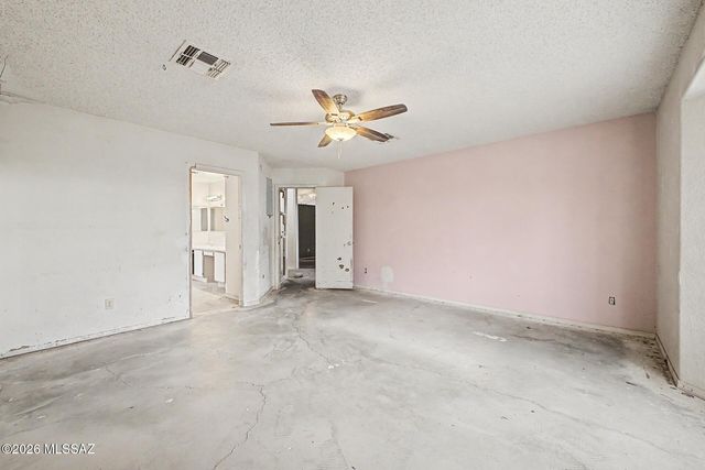 9810 E Stonehaven Way, Tucson, AZ 85747