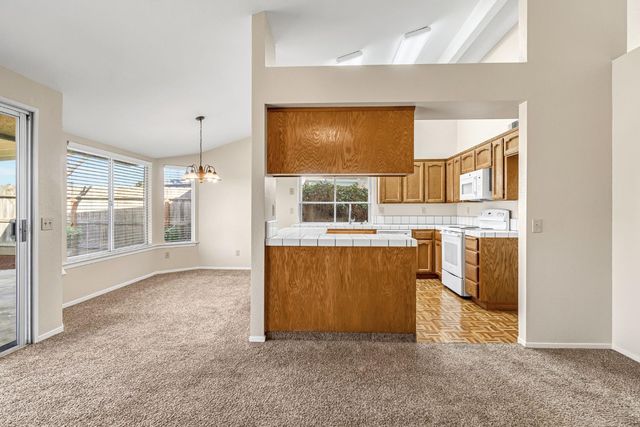 3837 N State Street, Fresno, CA 93722