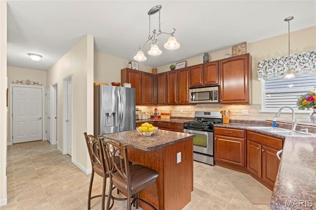 8034 Pinetop Drive, St Louis, MO 63129