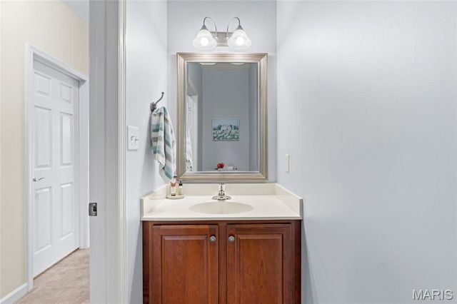8034 Pinetop Drive, St Louis, MO 63129