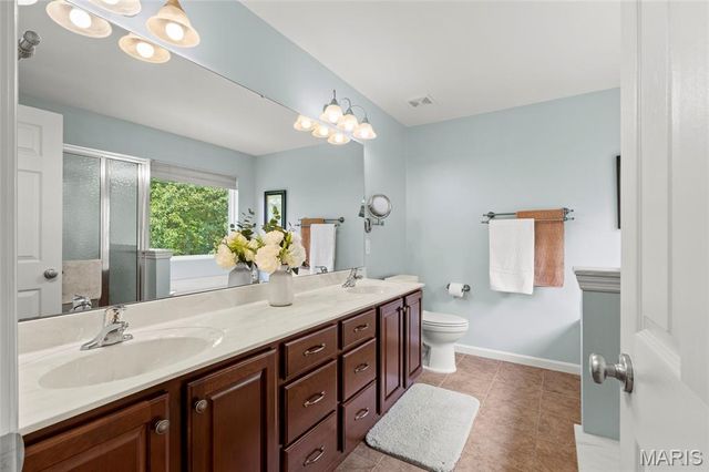 8034 Pinetop Drive, St Louis, MO 63129