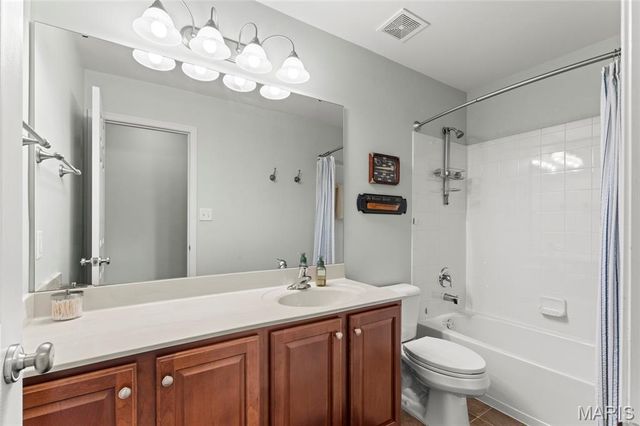 8034 Pinetop Drive, St Louis, MO 63129