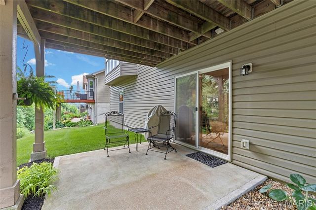 8034 Pinetop Drive, St Louis, MO 63129