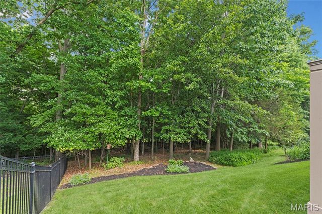 8034 Pinetop Drive, St Louis, MO 63129