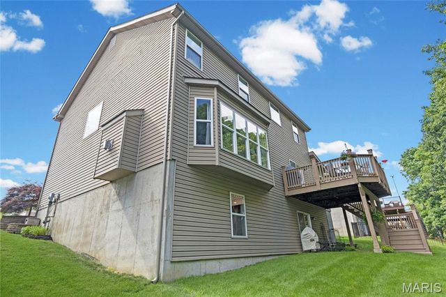 8034 Pinetop Drive, St Louis, MO 63129