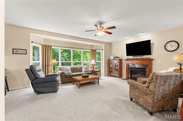 8034 Pinetop Drive, St Louis, MO 63129