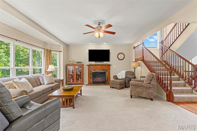 8034 Pinetop Drive, St Louis, MO 63129