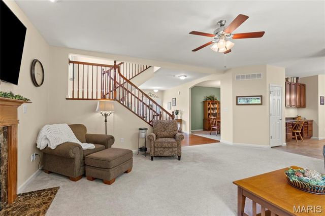 8034 Pinetop Drive, St Louis, MO 63129