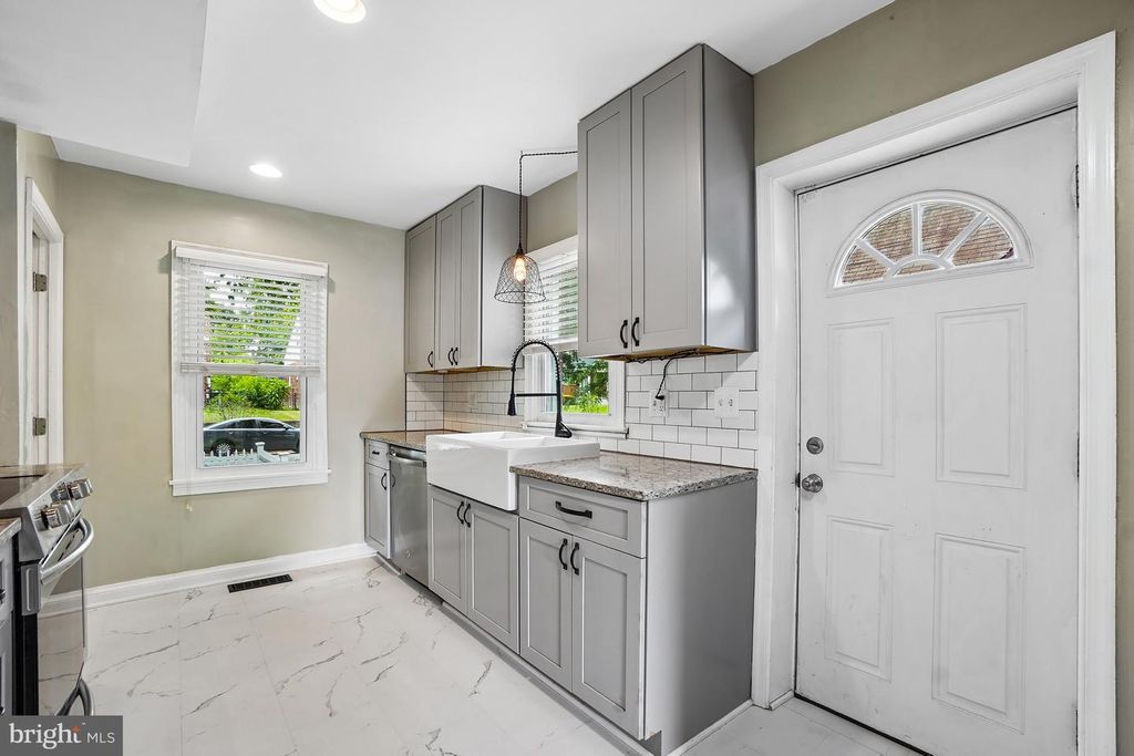 Image 12 of property listing at 6208 ELMHURST ST, District Heights, MD 20747