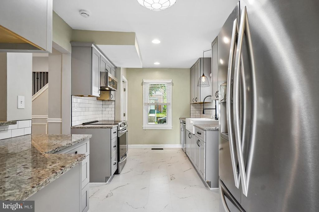 Image 13 of property listing at 6208 ELMHURST ST, District Heights, MD 20747