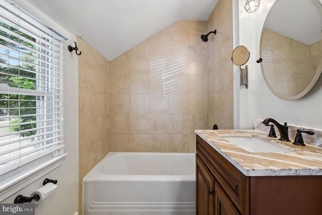 Image 17 of property listing at 6208 ELMHURST ST, District Heights, MD 20747