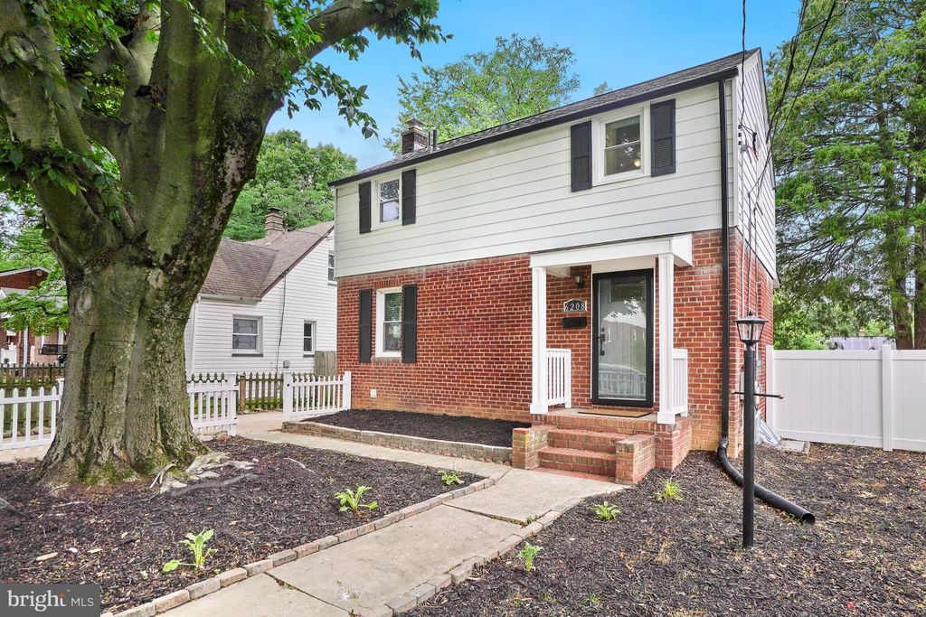 Image 3 of property listing at 6208 ELMHURST ST, District Heights, MD 20747