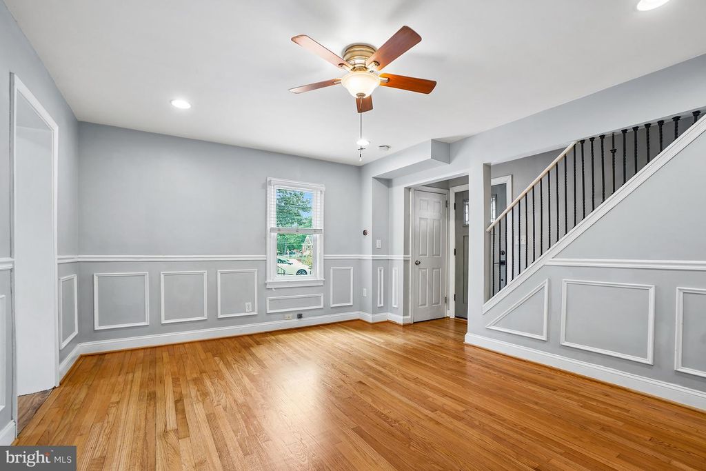 Image 5 of property listing at 6208 ELMHURST ST, District Heights, MD 20747