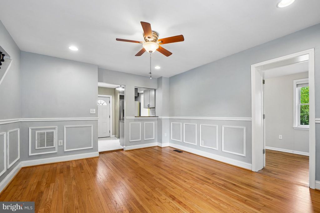 Image 6 of property listing at 6208 ELMHURST ST, District Heights, MD 20747