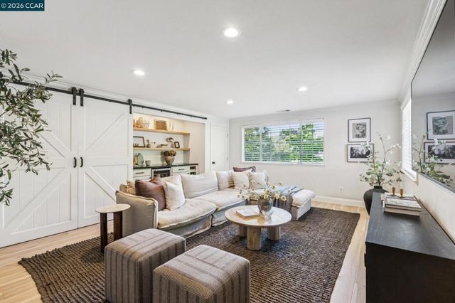 111 Park Ave, Walnut Creek, CA 94595